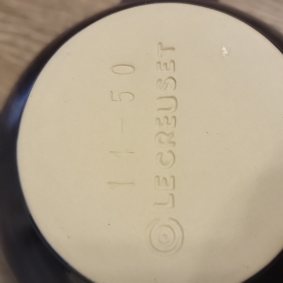 Le Creuset Cassis Lion Head Soup Bowl - Picture 9 of 9